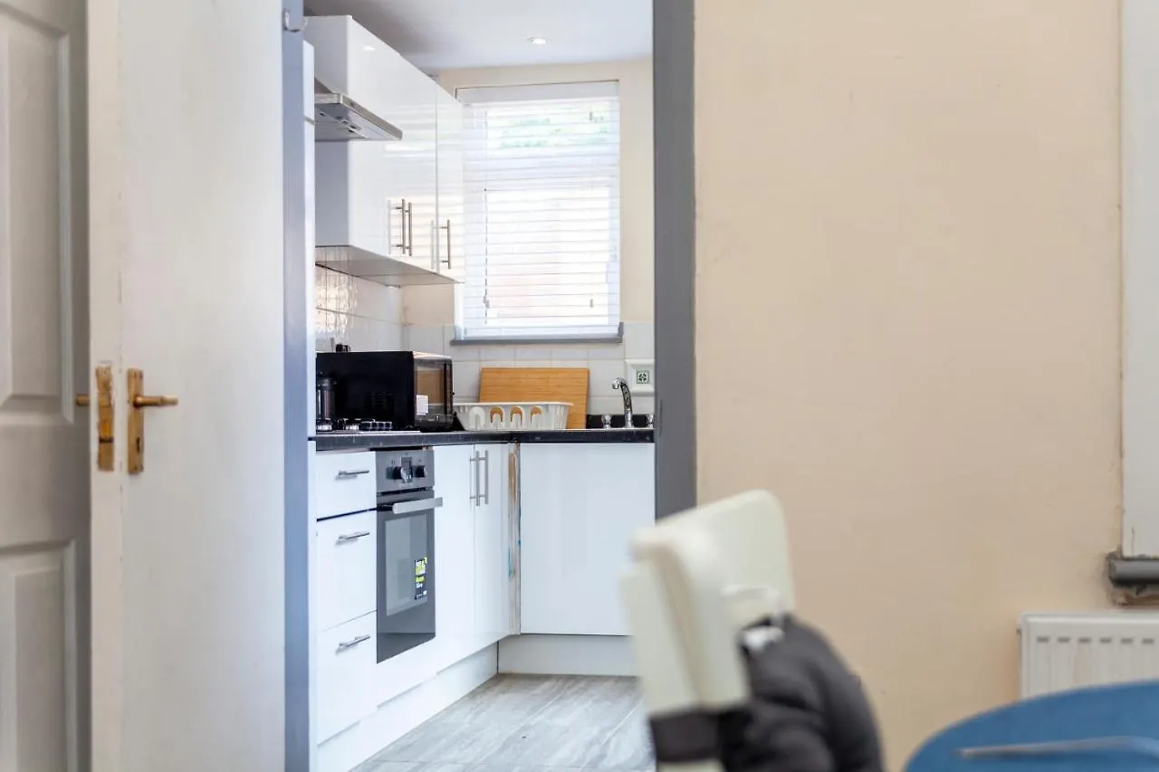 Highlands Gardens Suites Ilford Guest house