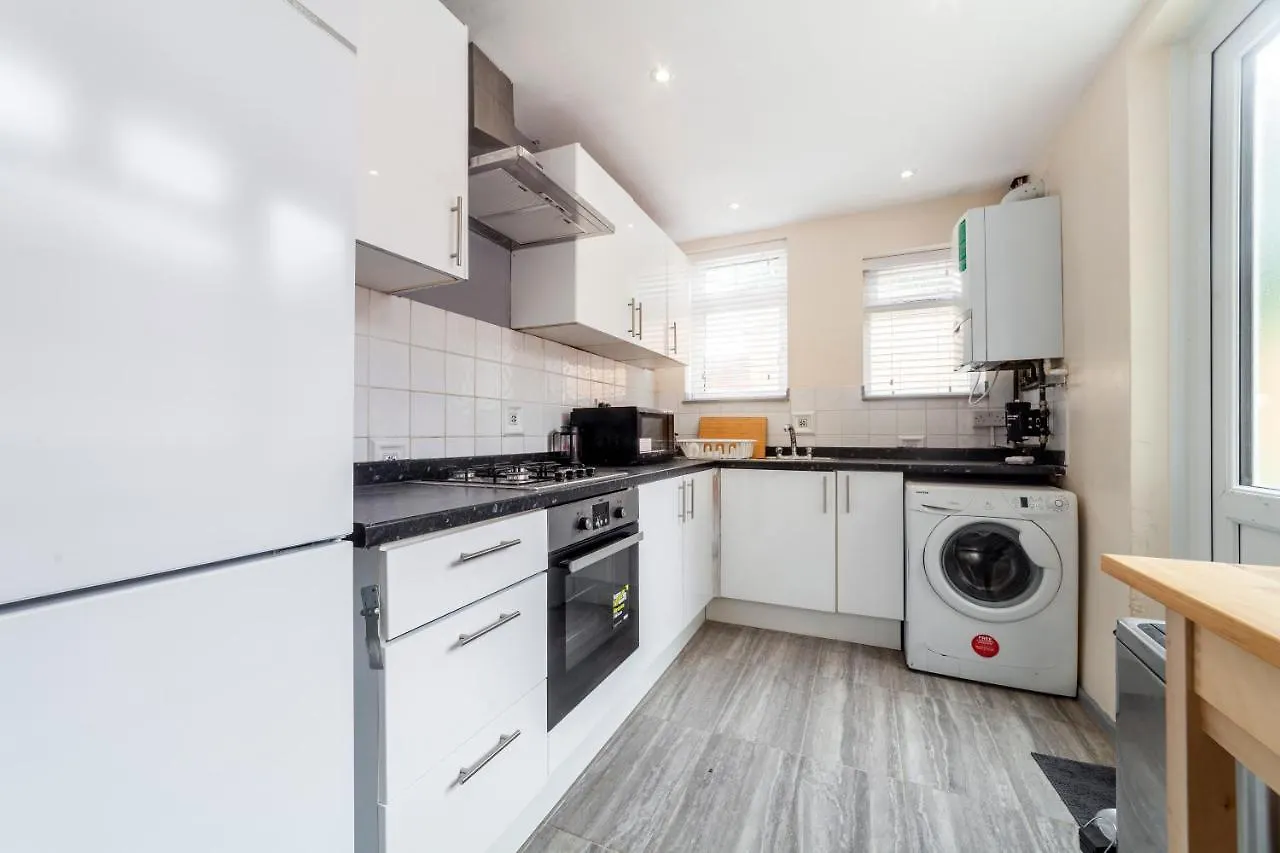 Guest house Highlands Gardens Suites Ilford United Kingdom