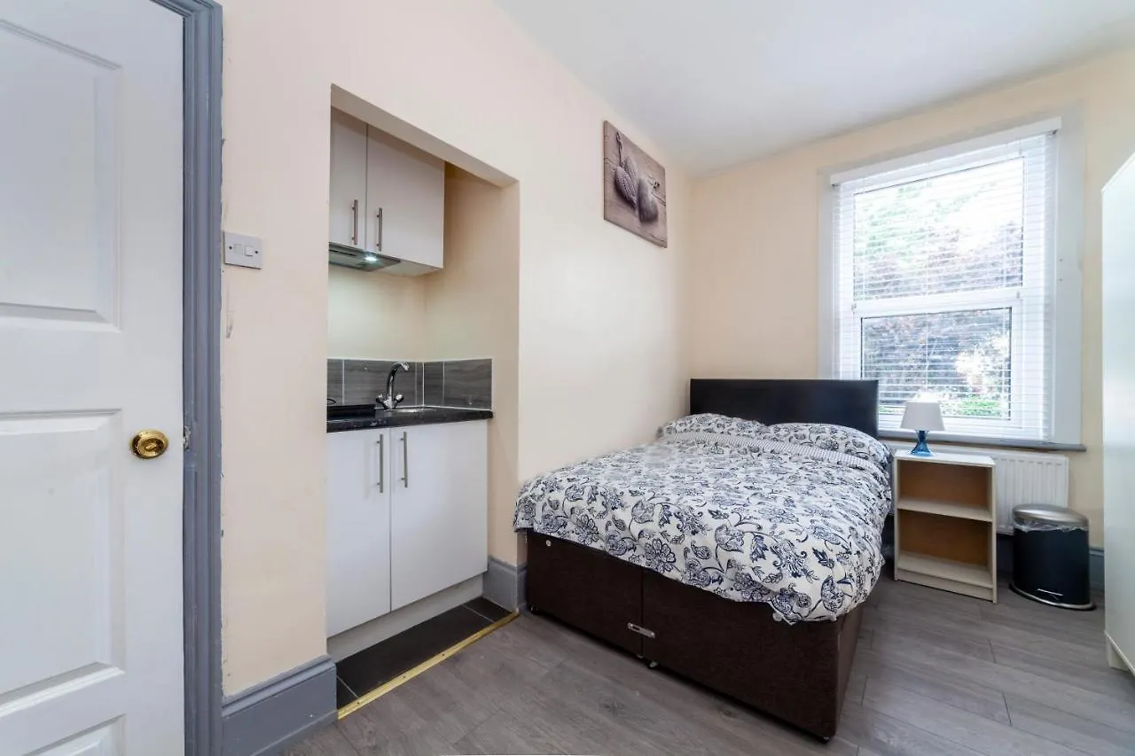 Highlands Gardens Suites Ilford 0*,