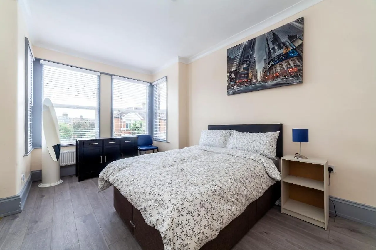 Highlands Gardens Suites Ilford