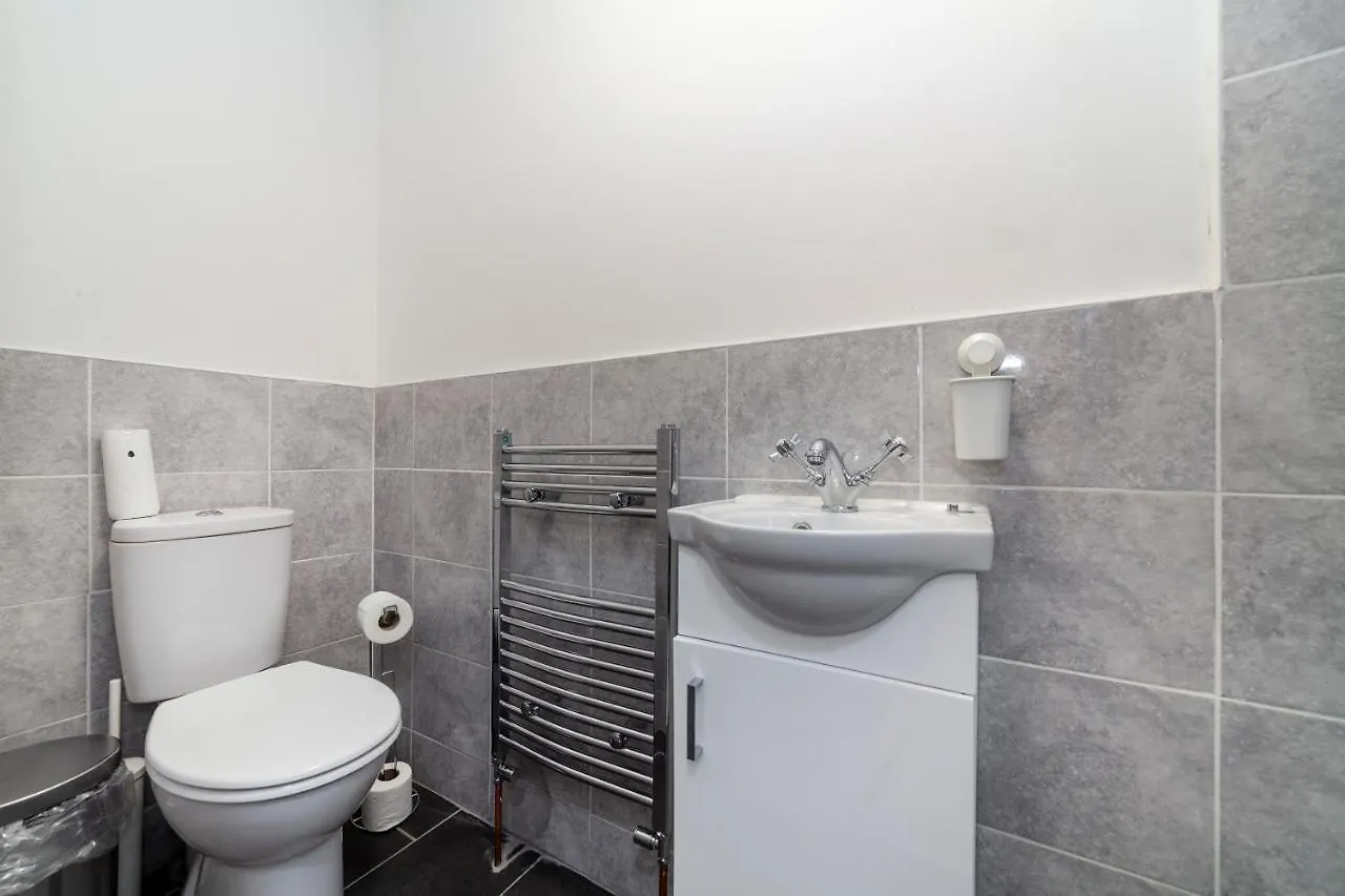 Highlands Gardens Suites Ilford Guest house