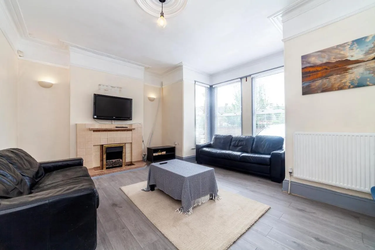 Highlands Gardens Suites Ilford Pensjonat